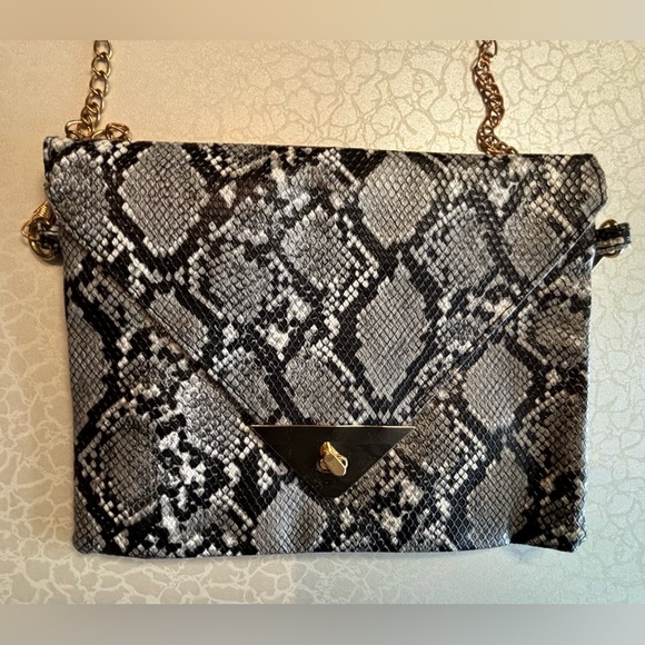 Handbag | ladies Python snakeskin look shoulder bag. - Picture 3 of 11